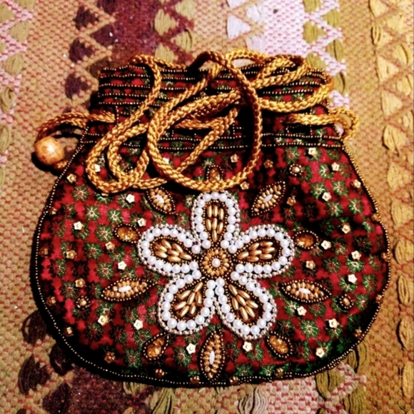 DRAWSTRING BAG/ XL-EXTENDED SHOULDER/BODY STRAP. FULLY LINED. GOLD SILK THREADS. - Picture 6 of 6